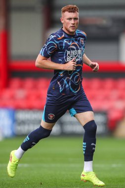 Blackpool 'dan Sonny Carey 3 Ağustos 2024' te Alexandra Stadyumu 'nda oynanan Crewe Alexandra-Blackpool maçında