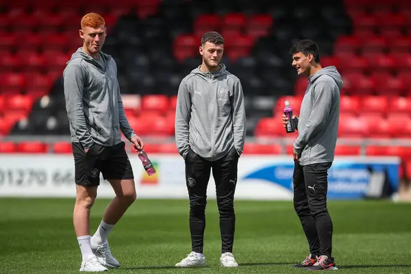 Blackpool oyuncuları, Crewe Alexandra 'ya karşı Blackpool karşılaşması öncesinde 3 Ağustos 2024' te Crewe, Crewe, İngiltere 'deki Alexandra Stadyumu' na geldiler.