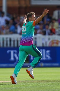 Oval Invincibles takımından Sam Curran, Londra Ruh Adamları 'nın 4 Ağustos 2024' te Londra, Londra 'da Oval Invincibles' e karşı oynadığı 100 maçında hat-trick topunu kutluyor.