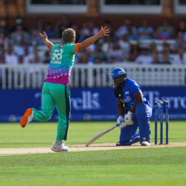 Oval Invincibles takımından Sam Curran, Londra Ruh Adamları 'nın 4 Ağustos 2024' te Londra, Londra 'da Oval Invincibles' e karşı oynadığı 100 maçında hat-trick topunu kutluyor.