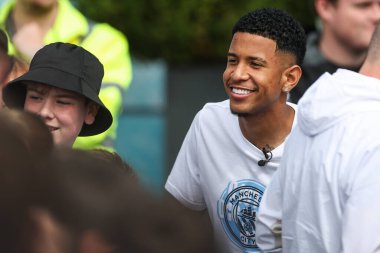 Yeni Manchester City imzası, Etihad Stadyumu, Manchester 'da 4 Ağustos 2024' te destekçilere ve imza günlerine sunuldu.