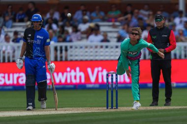 Oval Invincibles 'dan Adam Zampa 100 maç boyunca Londra Ruh Adamları Oval Invincibles' a karşı 4 Ağustos 2024 'te Londra, Londra, İngiltere' de