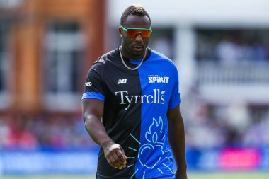 London Spirit 'ten Andre Russell, Londra Spirit Men' e karşı 4 Ağustos 2024 'te Londra, Londra, İngiltere' de oynanan Oval Invincibles maçına bakıyor.