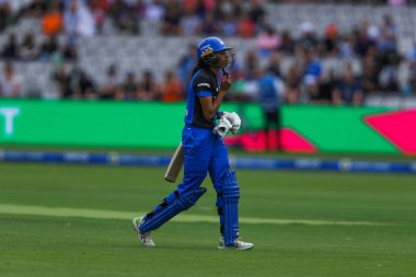 Londra Spirit 'ten Cordelia Griffith, Londra' daki Yüz Ruh, Oval Yenilmez Kadınlar 'a karşı 4 Ağustos 2024' te oynanan maçta görevden alındıktan sonra üzgün görünüyor.