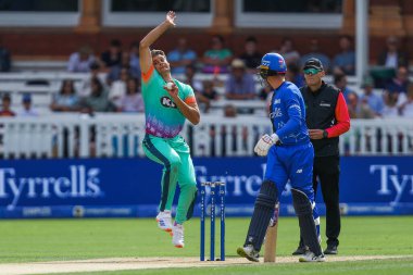 Oval Invincibles 'dan Spencer Johnson 100 maç boyunca Londra Ruh Adamları, Londra, İngiltere' de Oval Invincibles 'a karşı 4 Ağustos 2024