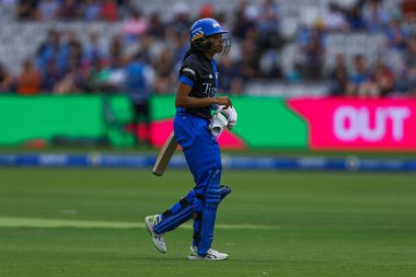 Londra Spirit 'ten Cordelia Griffith, Londra' daki Yüz Ruh, Oval Yenilmez Kadınlar 'a karşı 4 Ağustos 2024' te oynanan maçta görevden alındıktan sonra üzgün görünüyor.