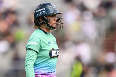 Oval Invincibles takımından Lauren Winfield-Hill, Manchester kökenli Beth Mooney tarafından 6 Ağustos 2024 'te Old Trafford, Manchester' da oynanan 100 maçta yakalandıktan sonra serbest kalıyor. 