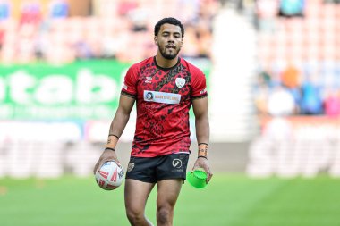 Leopar Leopar takımından Darnell McIntosh, 6 Ağustos 2024 'te DW Stadyumu' nda oynanan Betfred Süper Lig karşılaşmasında ısınıyor.