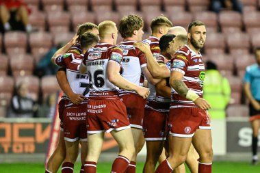 Wigan Warriors takımından Harvie Hill, Wigan Warriors 'un 6 Ağustos 2024' te DW Stadyumu 'nda oynanan Betfred Süper Ligi maçında 26-6' lık Wigan maçını kazanmasını kutluyor.