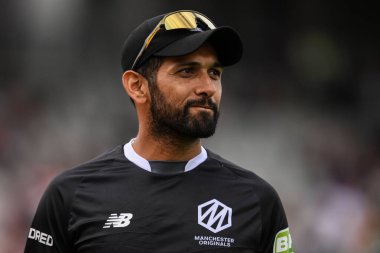 Manchester Original 'den Sikandar Raza The Hundred maçında Manchester Orijinallerine karşı Old Trafford, Manchester, İngiltere' de Oval Invincibles, 6 Ağustos 2024