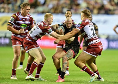 Leigh Leopar takımından Zak Hardaker, 6 Ağustos 2024 'te İngiltere' nin Wigan Stadyumu 'nda oynanan Betfred Süper Lig maçında Wigan Warriors - Leigh Leopards maçında sakatlandı.