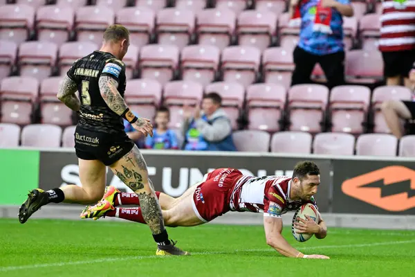 Stock image Jake Wardle of Wigan Warriors goes over for a tryto make it 10-0 Wigan during the Betfred Super League match Wigan Warriors vs Leigh Leopards at DW Stadium, Wigan, United Kingdom, 6th August 2024