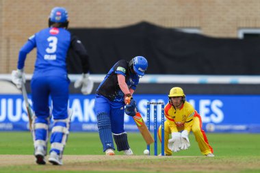 Londra Ruh Yarasaları 'ndan Deepti Sharma The Hundred maçında Trent Rockets kadınlara karşı Trent Bridge, Nottingham, İngiltere' de 7 Ağustos 2024