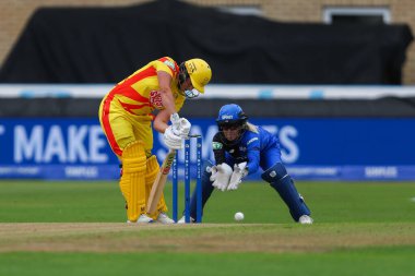 Trent Rockets 'ın Grace Scrivens' ı The Hundred maçında Trent Rockets kadınlara karşı Trent Bridge, Nottingham, İngiltere 'de 7 Ağustos 2024