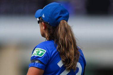 Oyuncular, The Hundred maçında Graham Thorpe 'un anısına Trent Rockets Women vs London Spirit Women, Trent Bridge, Nottingham, İngiltere' de 7 Ağustos 2024 'te siyah kolluk takıyorlar.