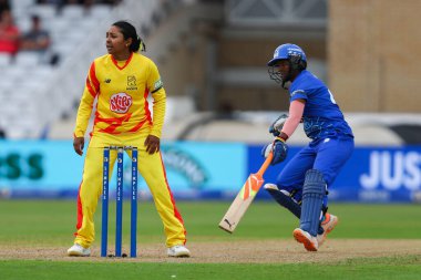 Londra Spirit 'ten Deepti Sharma, Trent Rockets' ın Londra Ruh Kadınları 'na karşı oynadığı Trent Bridge, Nottingham, İngiltere' de 7 Ağustos 2024 'te oynanan 100 maçta kırışıklık noktasına ulaştı.