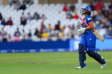 London Spirit 'ten Danielle Gibson, The Hundred maçında Trent Rockets' ın Londra Spirit Women 'e karşı Trent Bridge, Nottingham, İngiltere' de 7 Ağustos 2024 'te oynadığı maçta görevden alınmasının ardından üzgün görünüyor.