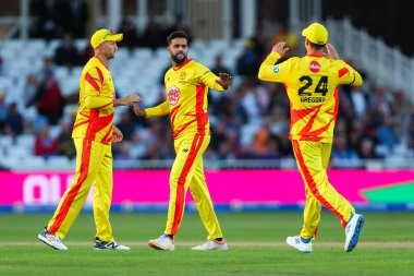 Trent Rockets takımından İmad Wasim, Trent Rockets 'in Londra Spirit' e karşı Trent Bridge, Nottingham, İngiltere 'de 7 Ağustos 2024' te oynadığı The Hundred maçında Londra Spirit takımından Micheal Pepper 'ın görevden alınmasını kutluyor.