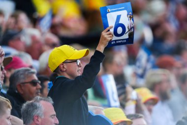 Trent Rockets taraftarları Trent Rockets 'ın Londra Spirit' e karşı oynadığı Trent Bridge, Nottingham, İngiltere 'de 7 Ağustos 2024 maçında 6 turu kutladılar.