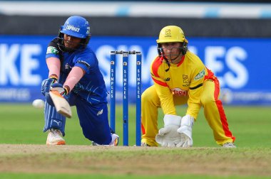 Londra Ruh Yarasaları 'ndan Deepti Sharma The Hundred maçında Trent Rockets kadınlara karşı Trent Bridge, Nottingham, İngiltere' de 7 Ağustos 2024