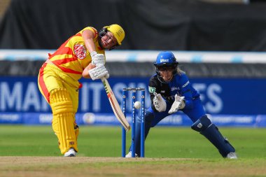 Trent Rockets 'ın Grace Scrivens' ı The Hundred maçında Trent Rockets kadınlara karşı Trent Bridge, Nottingham, İngiltere 'de 7 Ağustos 2024