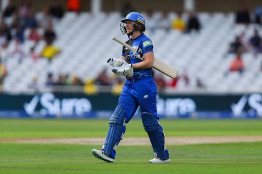 London Spirit 'ten Heather Knight, The Hundred maçında Trent Rockets' ın Londra Spirit Women 'e karşı Trent Bridge, Nottingham, İngiltere' de 7 Ağustos 202 'de oynadığı maçta görevden alınmasının ardından üzgün görünüyor.