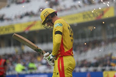 Trent Rockets 'dan Tom Banton, Trent Rockets, Londra Spirit' e karşı Trent Bridge, Nottingham, İngiltere, 7 Ağustos 2024 'te oynanan 100 maçından önce tünelden çıkıyor.