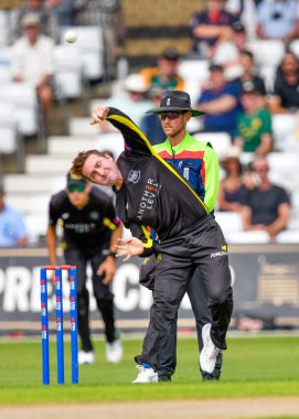 Gloucestershire CCC bowling takımından Tom SMITH 9 Ağustos 2024 tarihinde İngiltere 'nin Nottingham kentinde oynanan Nottinghamshire-Gloucestershire maçında