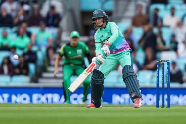 Lauren Winfield-Hill, Oval Invincibles sopasıyla Oval Invincibles 100 maçında Güney Cesur Kadınlara karşı Kia Oval, Londra, Birleşik Krallık, 8 Ağustos 2024