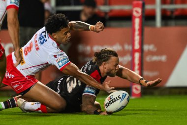 Salford Red Devils takımından Chris Hankinson, 8 Ağustos 2024 'te St Helens' e karşı Salford Red Devils 'in oynadığı Betfred Süper Lig 21. Raundunda video incelemesi sonrasında tartışmalı bir deneme ile ödüllendirildi.