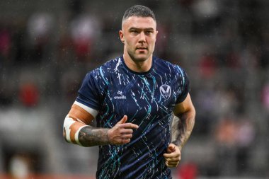 St. Helens takımından Curtis Sironen, Betfred Süper Lig 21. Raundu öncesinde St Helens - Salford Red Devils maçı öncesinde 8 Ağustos 2024 'te St Wicked Stadyumu' nda oynandı.