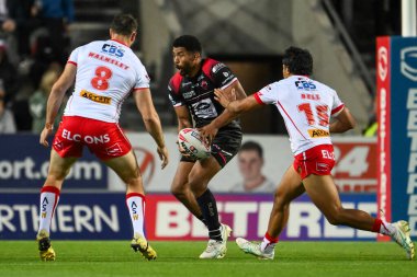 Salford Red Devils takımından Kallum Watkins, Betfred Süper Lig 21. Raundda St Helens ile Salford Red Devils arasında oynanan maçta 8 Ağustos 2024 'te St Helens, St. Helens, İngiltere' de mücadele etti.
