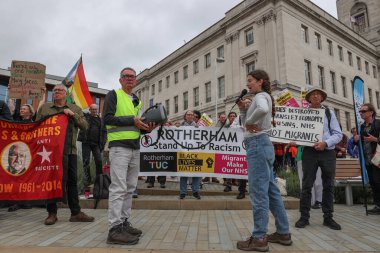 Irkçılık karşıtı protestocular, Barnsley, Birleşik Krallık, 8 Ağustos 2024