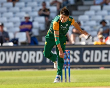 Nottingham Haydutları 'nın Rob Lord' u, İngiltere 'nin Nottingham şehrinde oynanan 1 günlük B Grubu maçı sırasında Nottinghamshire - Gloucestershire maçı sırasında bowling oynuyordu.