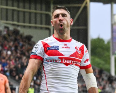 St. Helens takımından Tommy Makinson, 28 Ağustos 2024 'te St Helens - Salford Red Devils maçında St. Helens, St Helens, İngiltere' de oynadığı karşılaşmayı kutluyor.