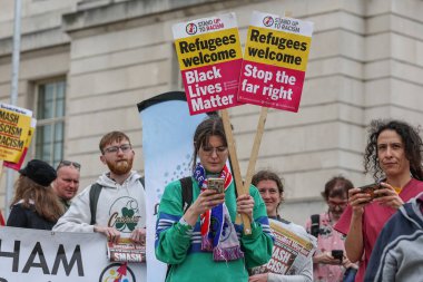 Irkçılık karşıtı protestocular, Barnsley, Birleşik Krallık, 8 Ağustos 2024