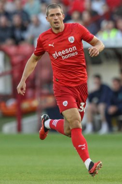 Barnsley takımından Max Watters 9 Ağustos 2024 'te Oakwell, Barnsley, İngiltere' de oynanan 1.