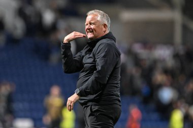 Sheffield United 'ın Chris Wilder teknik direktörü, 9 Ağustos 2024' te İngiltere 'nin Deepdale kentinde oynanan Preston North End-Sheffield United maçında tam zamanlı sonucu kutluyor.