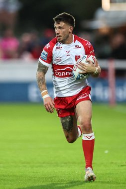 Hull KR 'dan Oliver Gildart, 21. Betfred Süper Lig Turu' nda top Hull KR 'a karşı Castleford Tigers' ın 9 Ağustos 2024 'te Kingston, Hull, İngiltere' de oynanan Sewell Group Craven Park maçında.