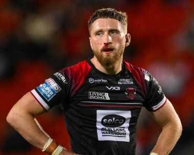 Salford Red Devils takımından Ethan Ryan, Betfred Süper Lig 21. Raundda burnu kanayan St Helens - Salford Red Devils maçında, St Helens - All Wicked Stadyumu, St Helens, İngiltere, 8 Ağustos 2024