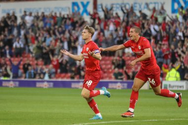 Barnsley 'den Luca Connell, 9 Ağustos 2024' te Oakwell, Barnsley, İngiltere 'de oynanan Sky Bet Lig 1 karşılaşmasında 0-1 kazanma hedefini kutluyor.