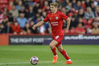 Barnsley 'den Matthew Craig, 9 Ağustos 2024' te Oakwell, Barnsley, İngiltere 'de oynanan Sky Bet 1 maçında topu alıyor.