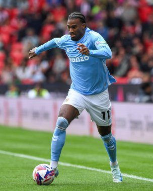 Coventry City 'den Hacı Wright, Stoke City ile Coventry City arasındaki 10 Ağustos 2024' te oynanan Bet365 Stadyumu 'nda oynanan Gökyüzü İddia Şampiyonası maçında topla bir çıkış yaptı.