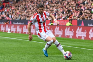 Stoke City 'den Lynden Gooch, Stoke City ile Coventry City' nin 10 Ağustos 2024 'te Bet365 Stadyumu' nda oynanan Gökyüzü İddia Şampiyonası maçında eylemde.