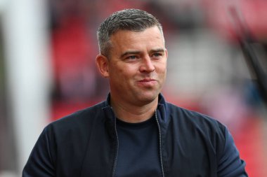 Stoke City 'nin Steven Schumacher teknik direktörü Stoke City - Coventry City maçında 10 Ağustos 2024' te Bet365 Stadyumu, Stoke-on-Trent, İngiltere