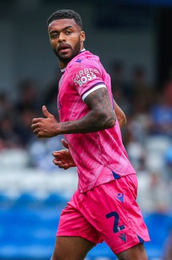 West Bromwich Albion takımından Darnell Furlong, 10 Ağustos 2024 'te İngiltere' deki Kiyan Prince Foundation Stadyumu 'nda Queens Park Rangers-West Bromwich Albion maçında izlemektedir.