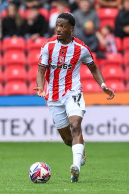 Stoke City 'den Eric Bocat, Stoke City ile Coventry City arasındaki 10 Ağustos 2024' te oynanan Bet365 Stadyumu 'nda oynanan Gökyüzü İddia Şampiyonası maçında topla bir çıkış yaptı.