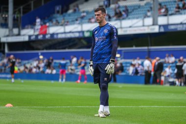Queens Park Rangers 'dan Joe Walsh, 10 Ağustos 2024' te Londra 'daki Kiyan Prince Foundation Stadyumu' nda Queens Park Rangers-West Bromwich Albion maçından önce ısınıyor.