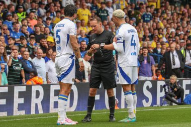 Hakem Oliver Langford, Leeds United takımından Pascal Struijk 'e 10 Ağustos 2024' te Leeds Road, Leeds, İngiltere 'de Leeds' e karşı Leeds United 'ın Portsmouth maçında sarı kart verdi.