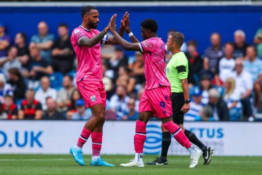 West Bromwich Albion takımından Josh Maja, İngiltere 'nin başkenti Londra' daki Kiyan Prince Foundation Stadyumu 'nda Queens Park Rangers - West Bromwich Albion maçında takımın ilk golünü attıktan sonra takım arkadaşlarıyla kutluyor.